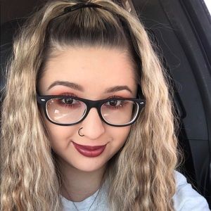 Meet your Posher, Naomi